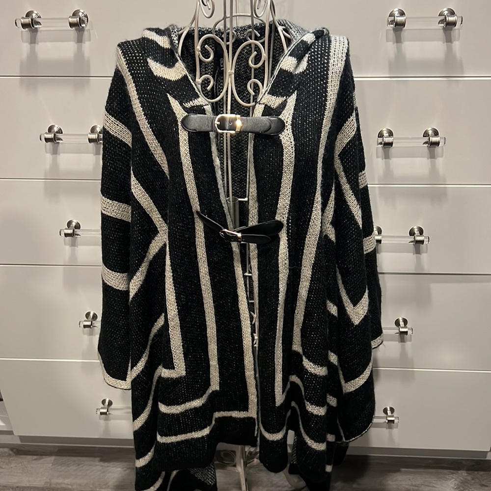 Elan sweater poncho with hood, size OS